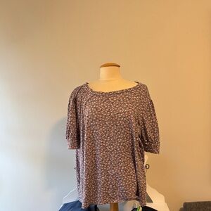 💜LuLaRoe Pink and Blue Floral Short Sleeve Top